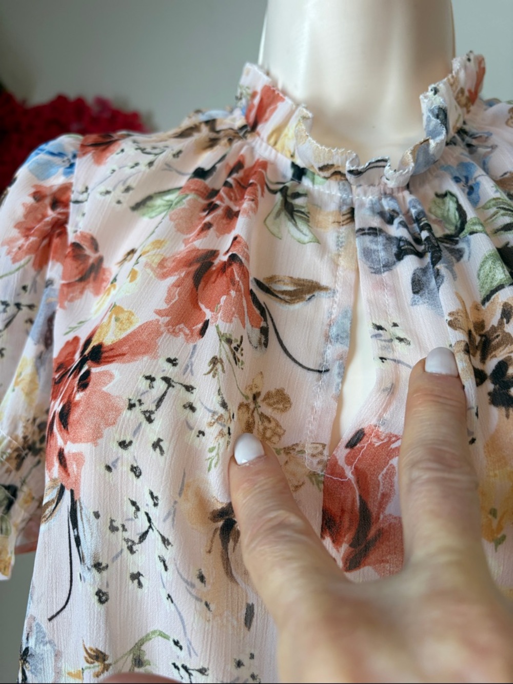 Olivaceous Sheer Chiffon Puff Elastic sleeve and waist blouse - Picture 4 of 10